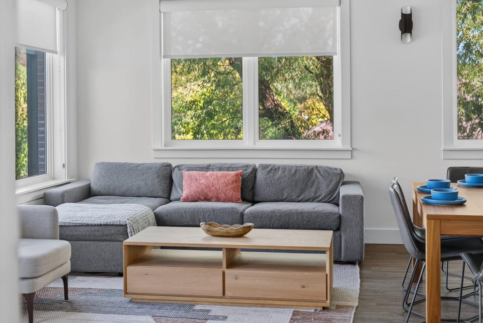 Long Shadow Loft - 2BR Steps from MTB Trails Apartment in Bella Vista
