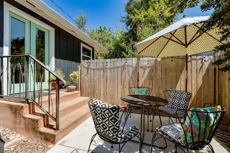 Amazon Area Backyard ADU With Private Entrance House in Eugene