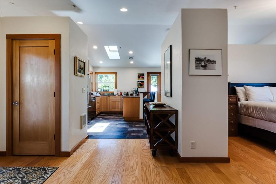 Amazon Area Backyard ADU With Private Entrance House in Eugene
