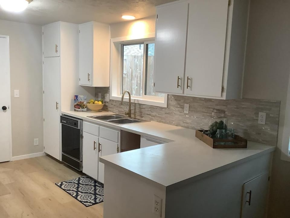 Desirable Location in North Gilham Area Casa 17 House in Eugene