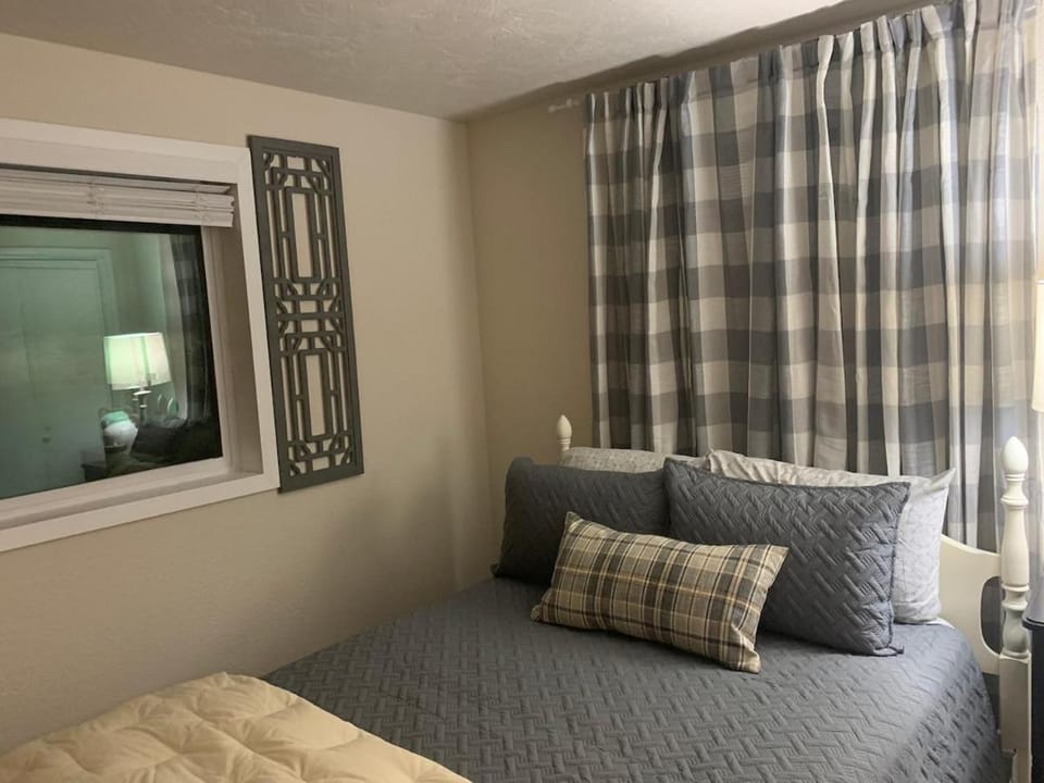 Desirable Location in North Gilham Area Casa 17 House in Eugene