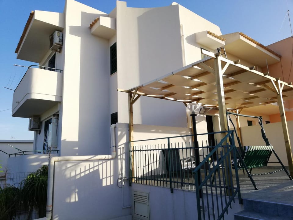 Property building, Day, View (from property/room), Balcony/Terrace