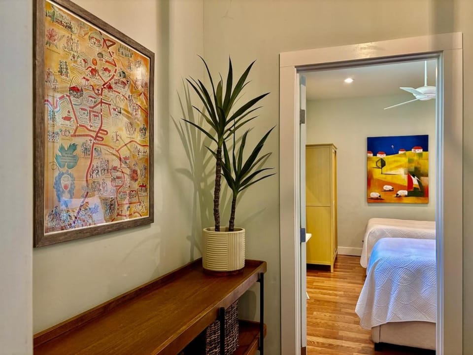 Retreat Close to Historic Plaza with Spa and Bikes House in Sonoma