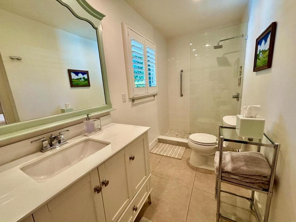 Retreat Close to Historic Plaza with Spa and Bikes House in Sonoma