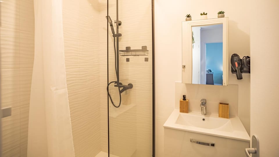 Shower, Bathroom