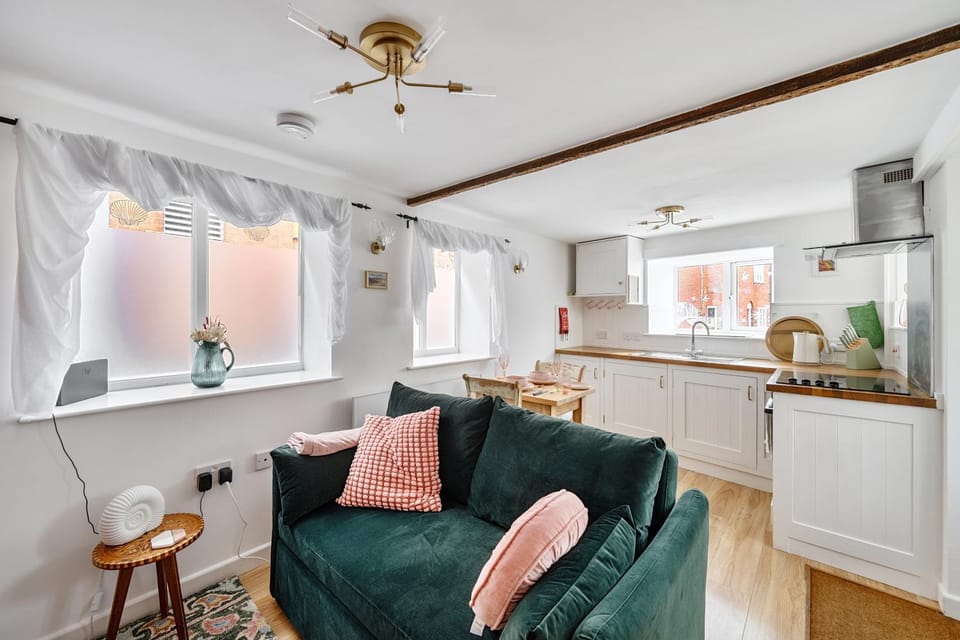 WalkersBase NutAllergy Friendly - Sleeps3 - PetsOK House in Bridport