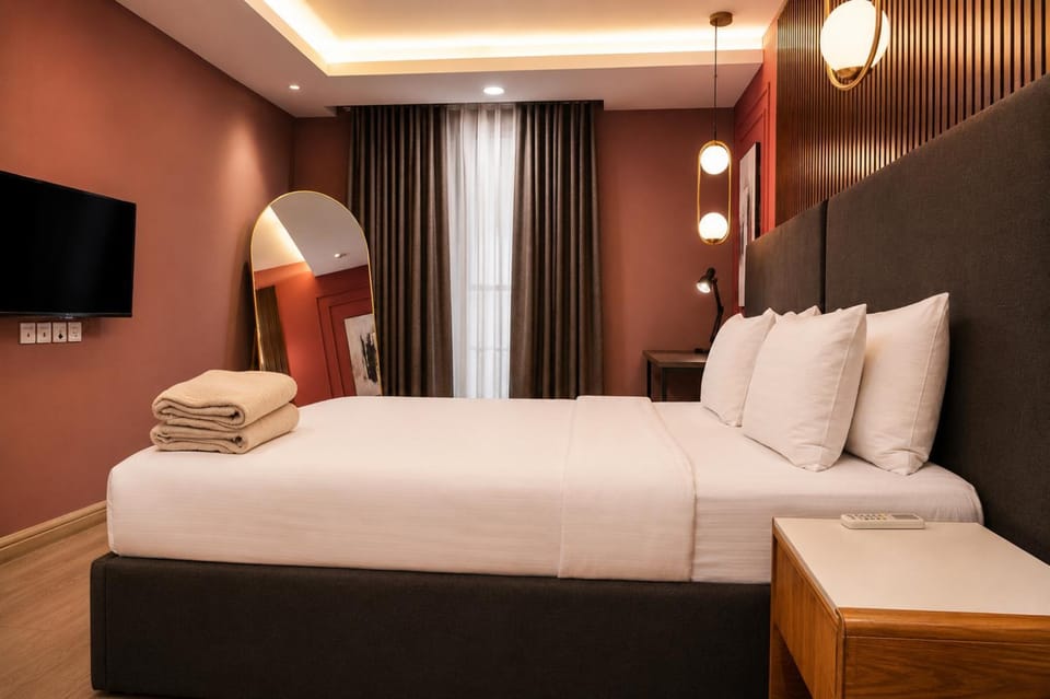Bed, Photo of the whole room, towels