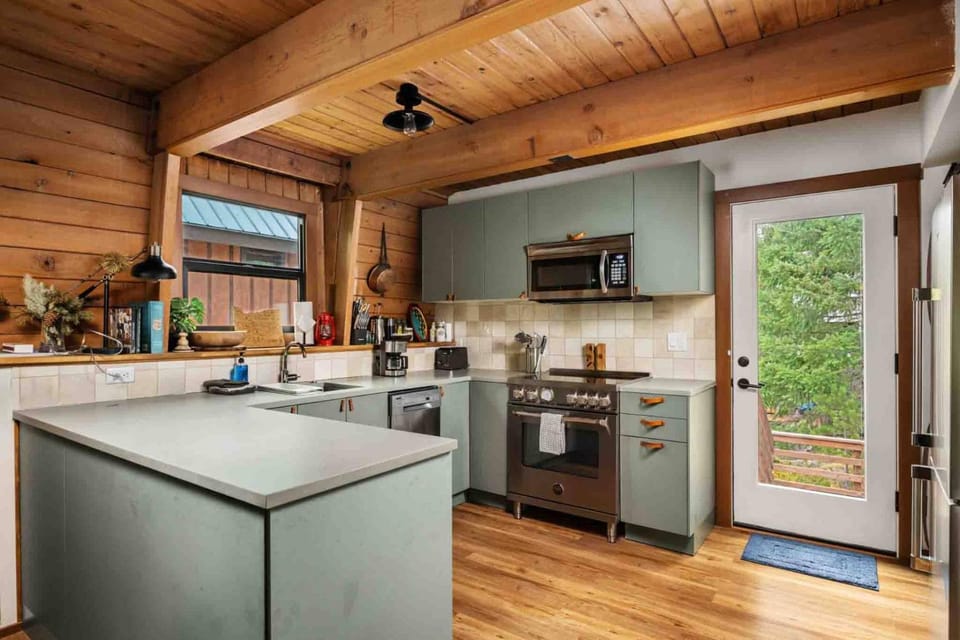 Bow Roof Basecamp House in Clackamas County