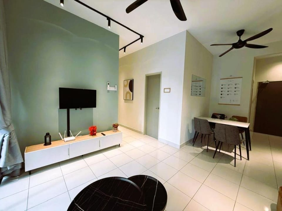 Communal lounge/ TV room, Bed, TV and multimedia, Living room, Seating area, Dining area, Bedroom