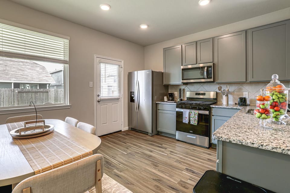 Yard, Patio! Spacious Family Home By The Woodlands House in Conroe