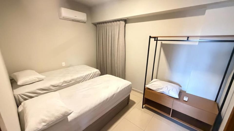 Champion 2 suites 3 ares e varanda com churrasqueira Entre o Serra Dourada e o Parque Flamboyant A 10 minutos do Aeroporto e do Autodromo Apartment in Goiania