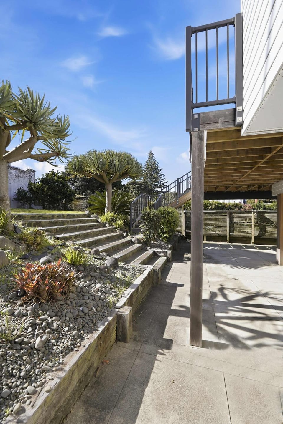 Barefoot on Ocean House in Tauranga