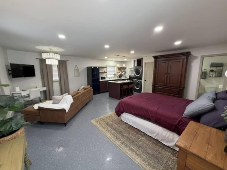 Private Midtown Studio House in Tulsa