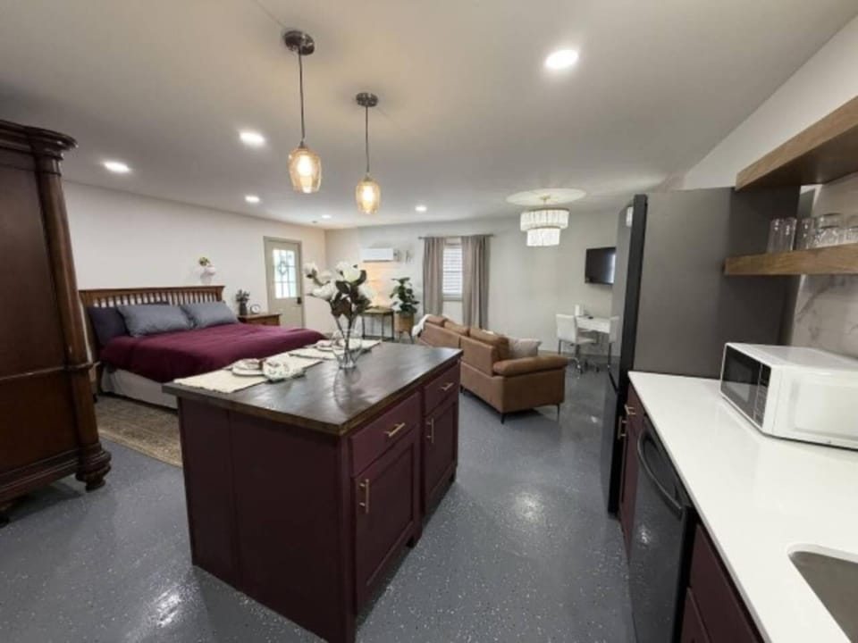 Private Midtown Studio House in Tulsa