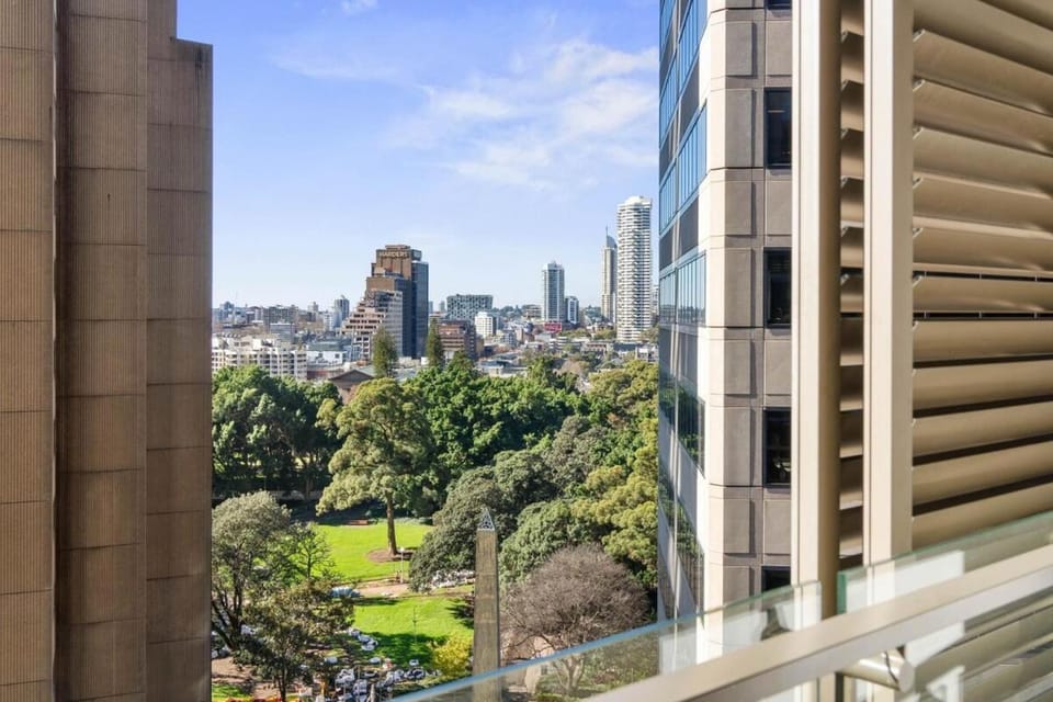 Modern CBD 2BR & Walk to Hyde Park, QVB & Town Hall Apartment in Sydney