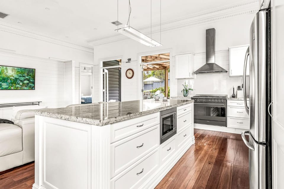 Kitchen or kitchenette, dishwasher, minibar, oven, pet friendly, stove