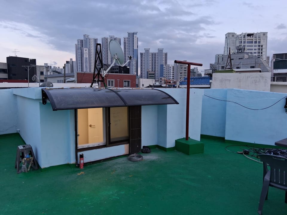Property building, Garden, Balcony/Terrace