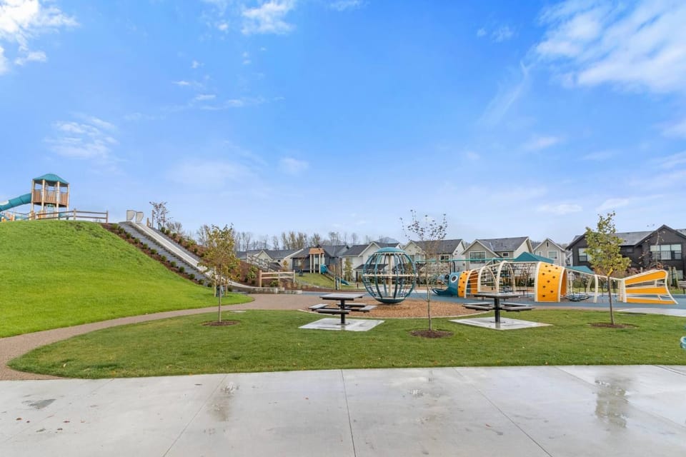 Foxfern Rowhome 4 Bed 3 Bath House in Chilliwack