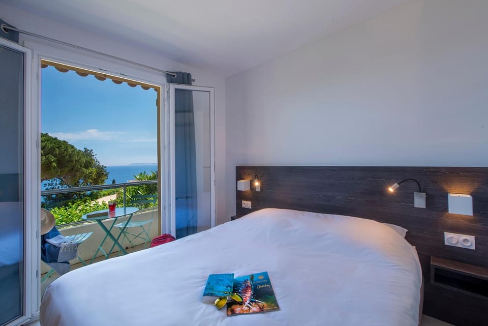 Toilet, Staff, People, Bathroom, TV and multimedia, Balcony/Terrace, Photo of the whole room, Bedroom, Area and facilities, Family