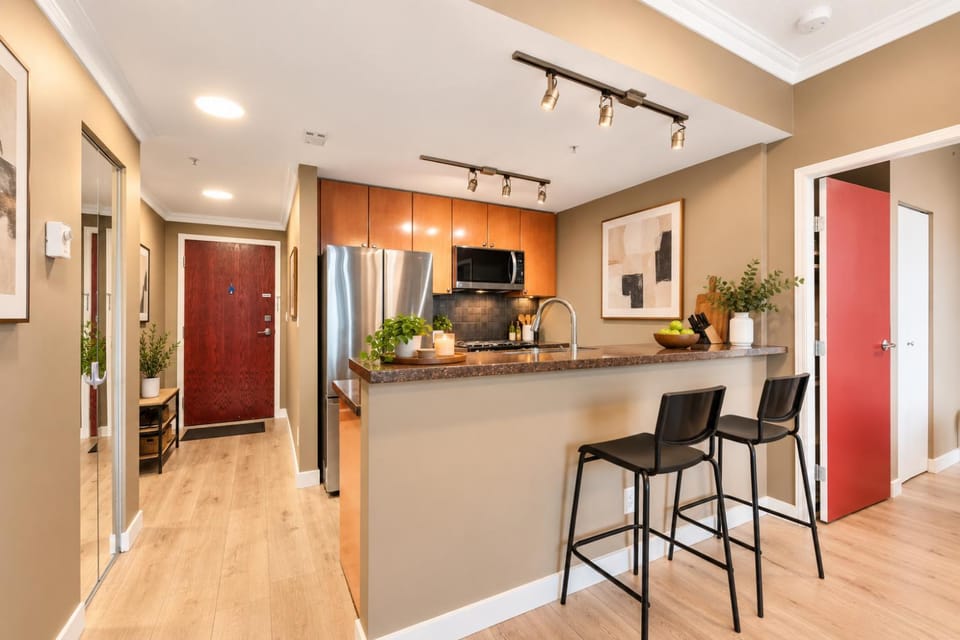 Sophisticated 2BR in the Heart of Vancouver Apartment in Vancouver