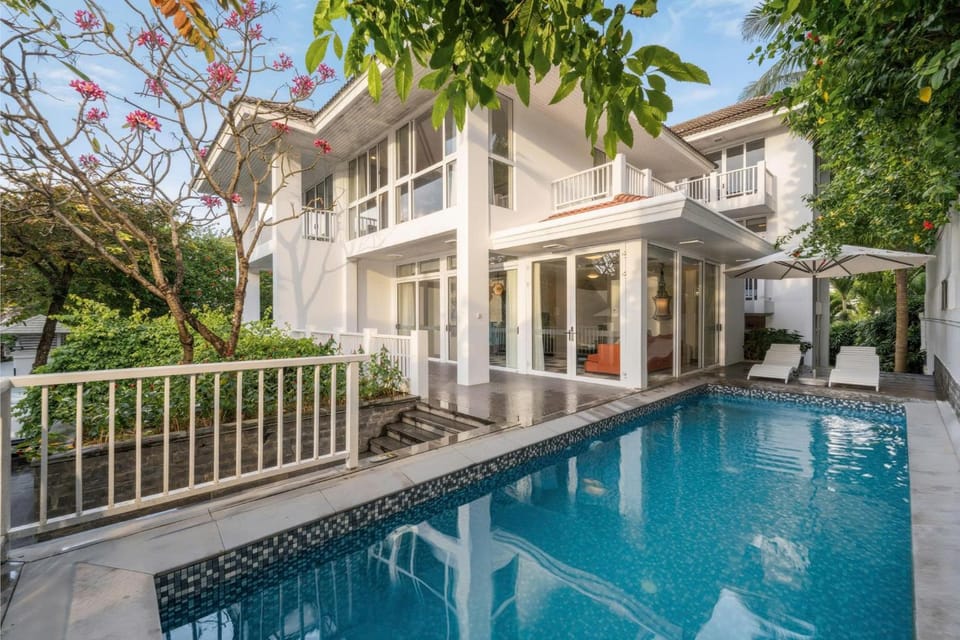 Property building, Patio, View (from property/room), Pool view, Swimming pool, Swimming pool, sunbed