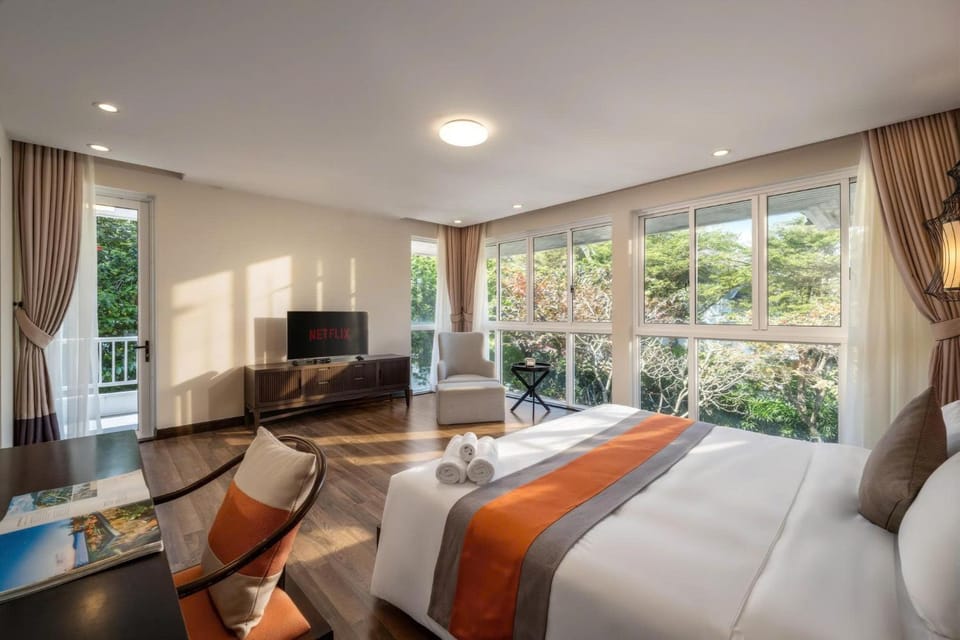 Bed, TV and multimedia, Bedroom