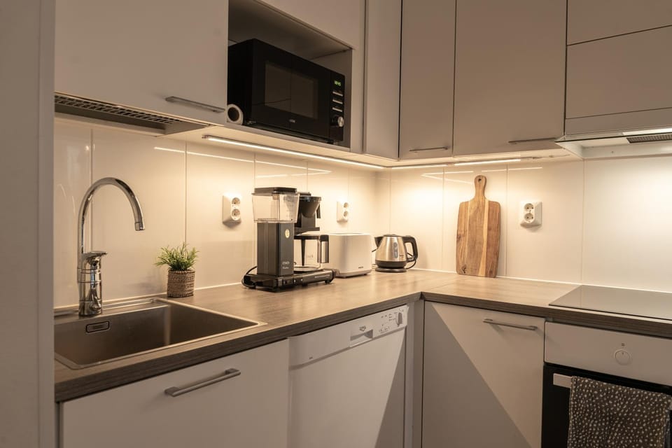 Coffee/tea facilities, Kitchen or kitchenette, dishwasher, oven, toaster
