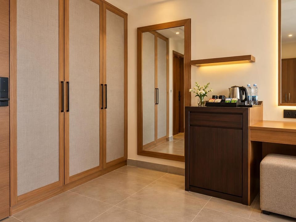 Bedroom, wardrobe