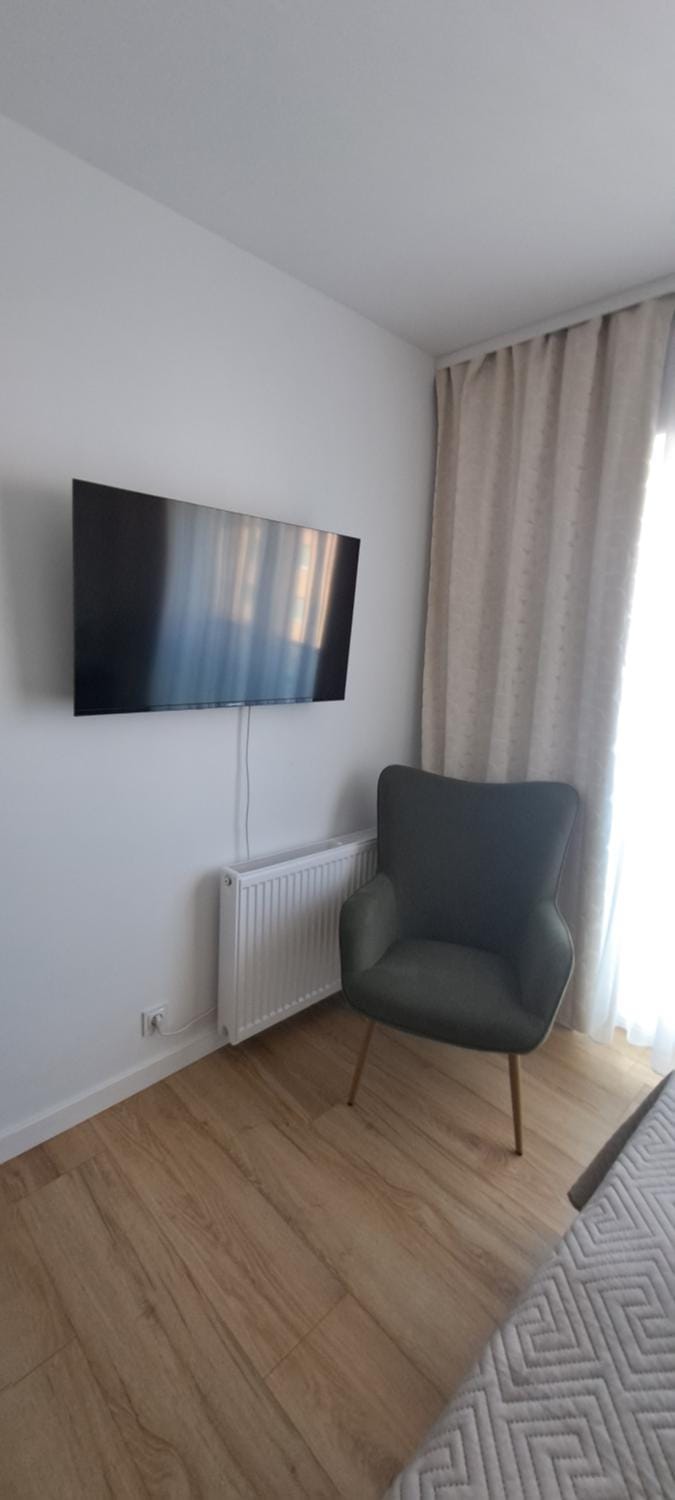 TV and multimedia, Living room, Seating area, Evening entertainment