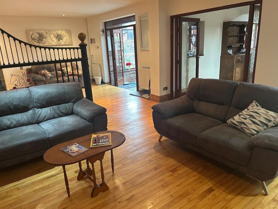 Living room, Seating area