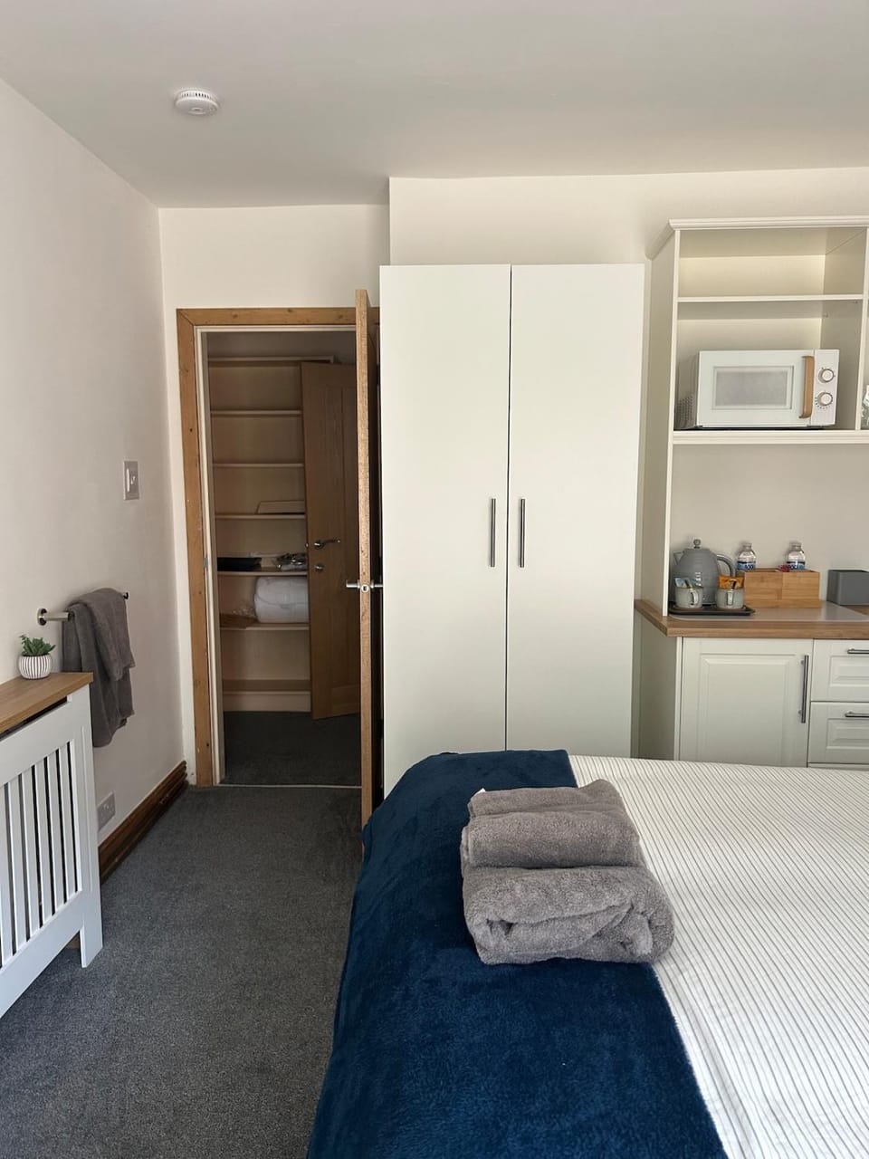 Bed, Kitchen or kitchenette, Bedroom, internet, towels, wardrobe