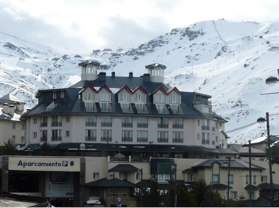 Facade/entrance, Winter