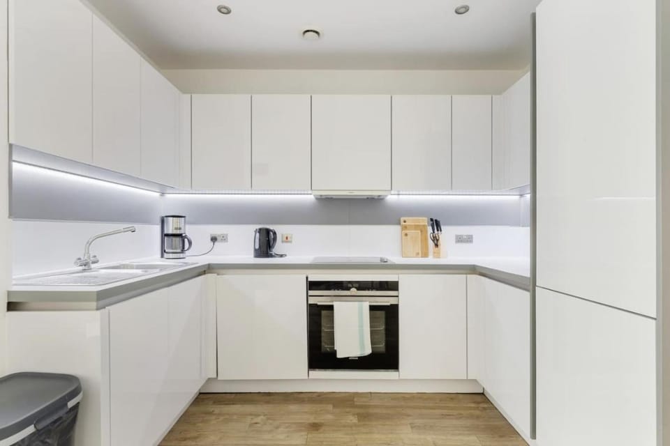 Two Bedroom Flat with Communal Terrace Dalston Apartment in London Borough of Hackney