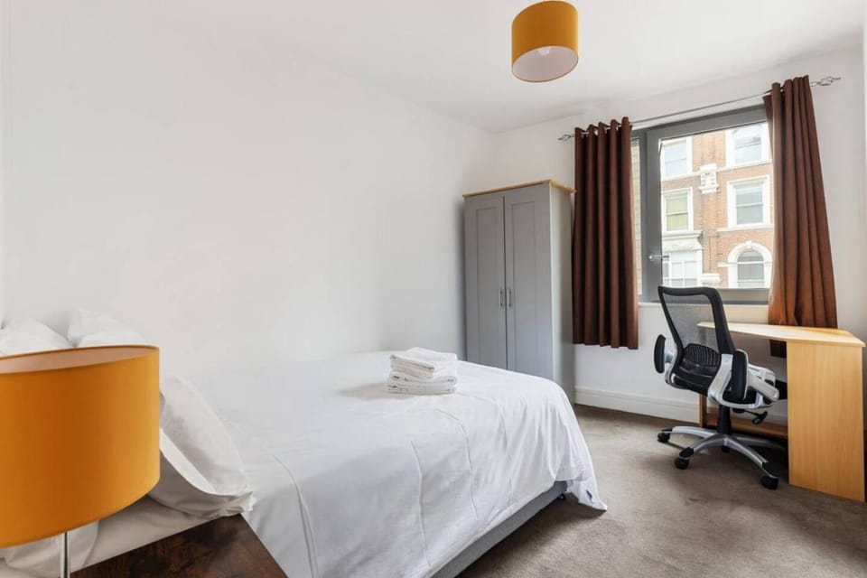 Two Bedroom Flat with Communal Terrace Dalston Apartment in London Borough of Hackney