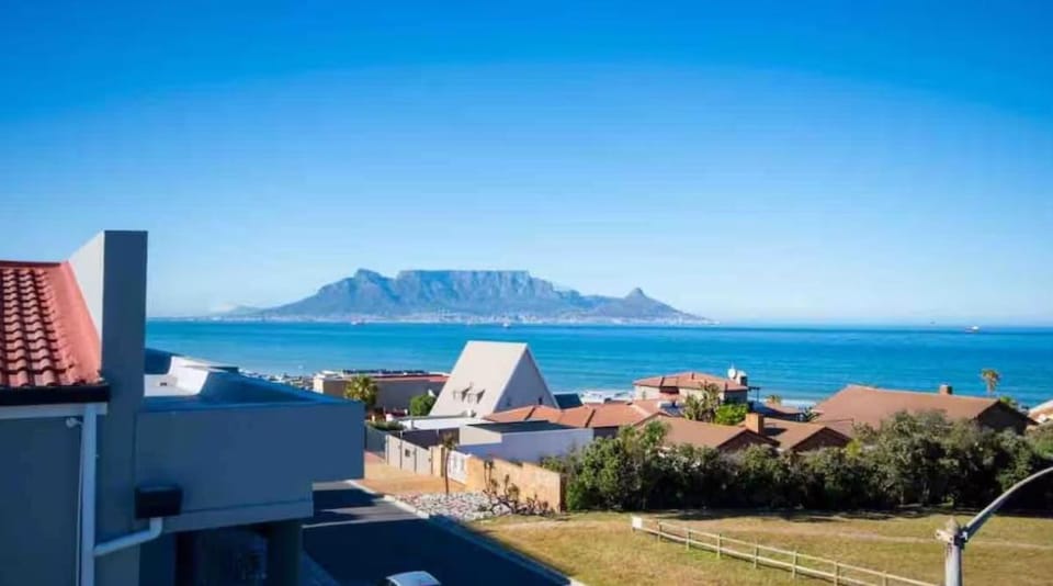 Oceanview Escape in Blouberg House in Cape Town