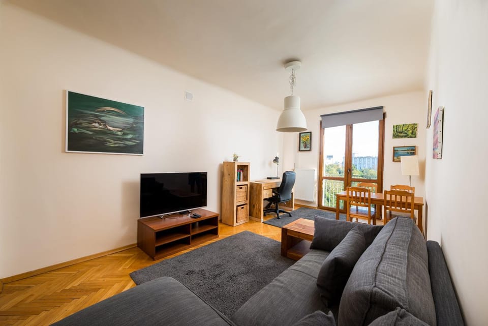 Communal lounge/ TV room, TV and multimedia, Living room, Seating area, Evening entertainment