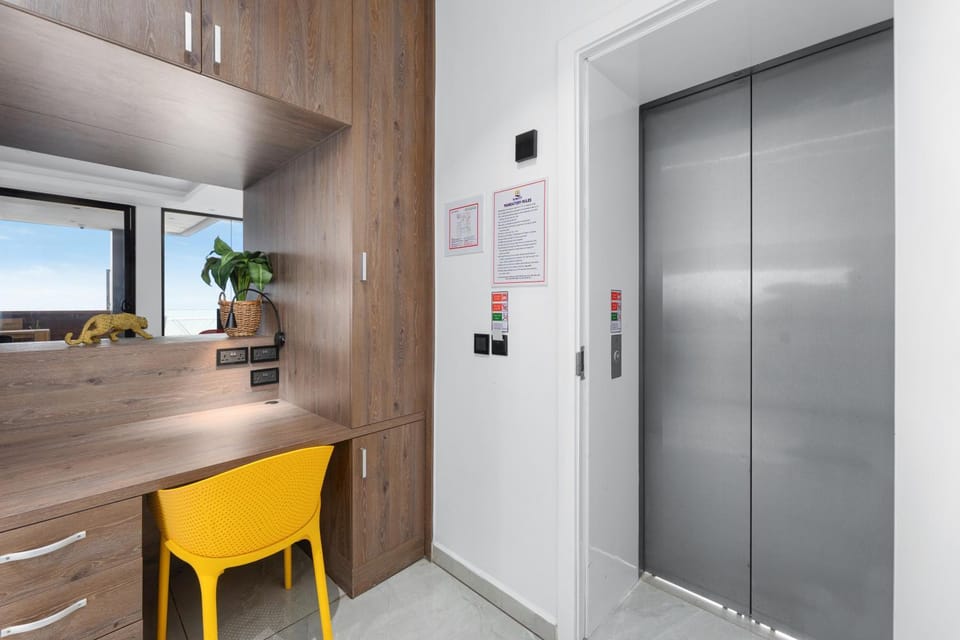 Ocean View Suite Private Elevator & Ocean View 3BR Apartment in Accra