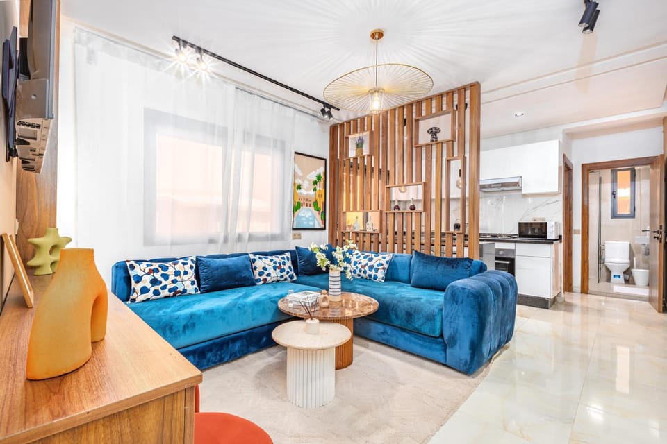 TV and multimedia, Kitchen or kitchenette, Living room, Seating area, Dining area