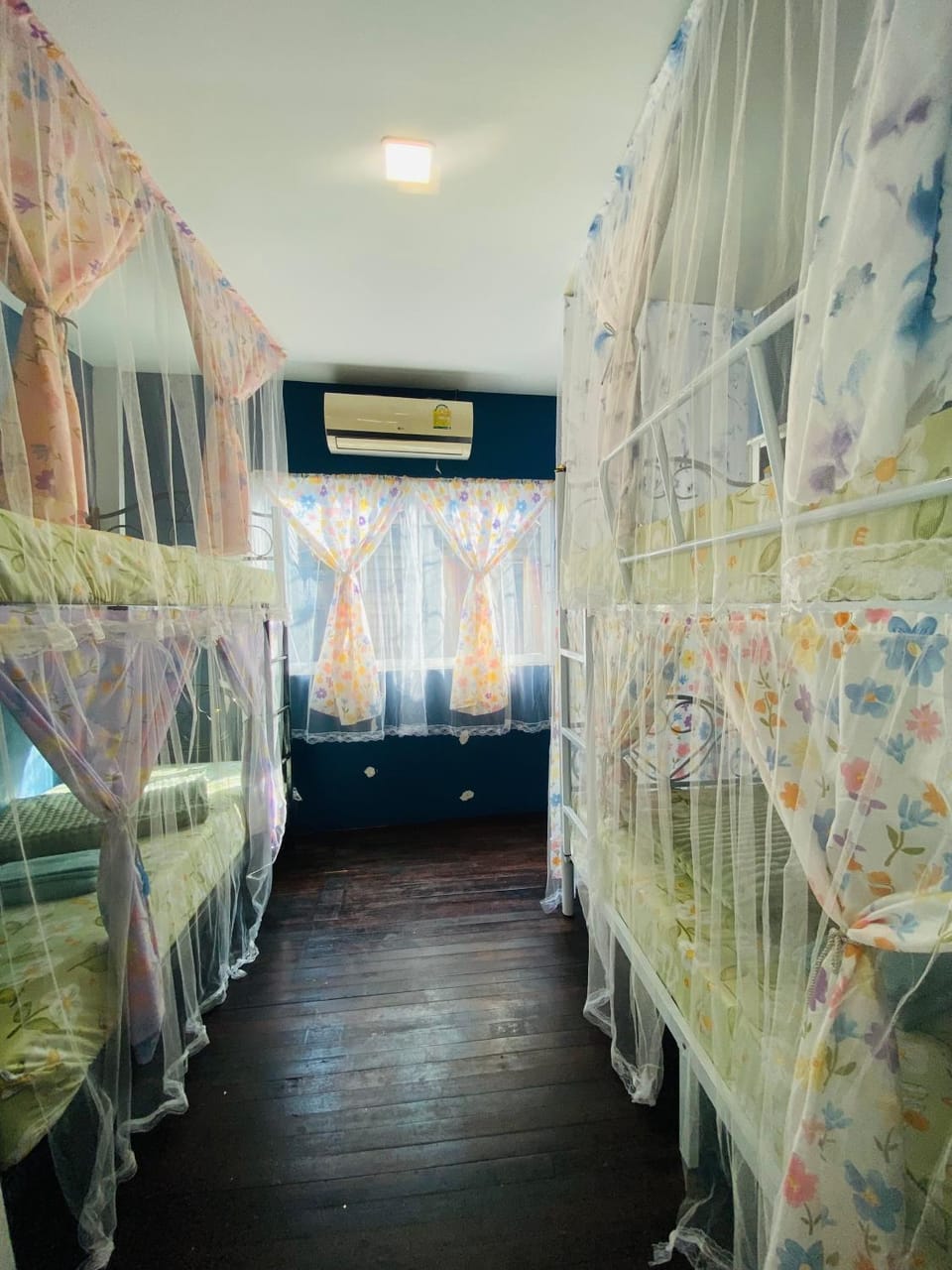 Honey Place Guesthouse Bed and Breakfast in Bangkok