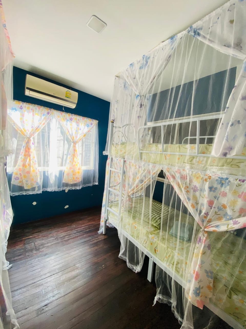 Honey Place Guesthouse Bed and Breakfast in Bangkok