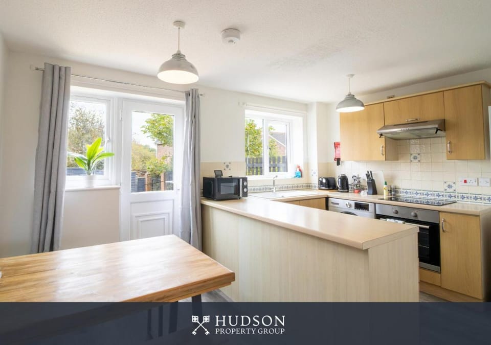 Kitchen or kitchenette, Dining area, oven, stove, toaster