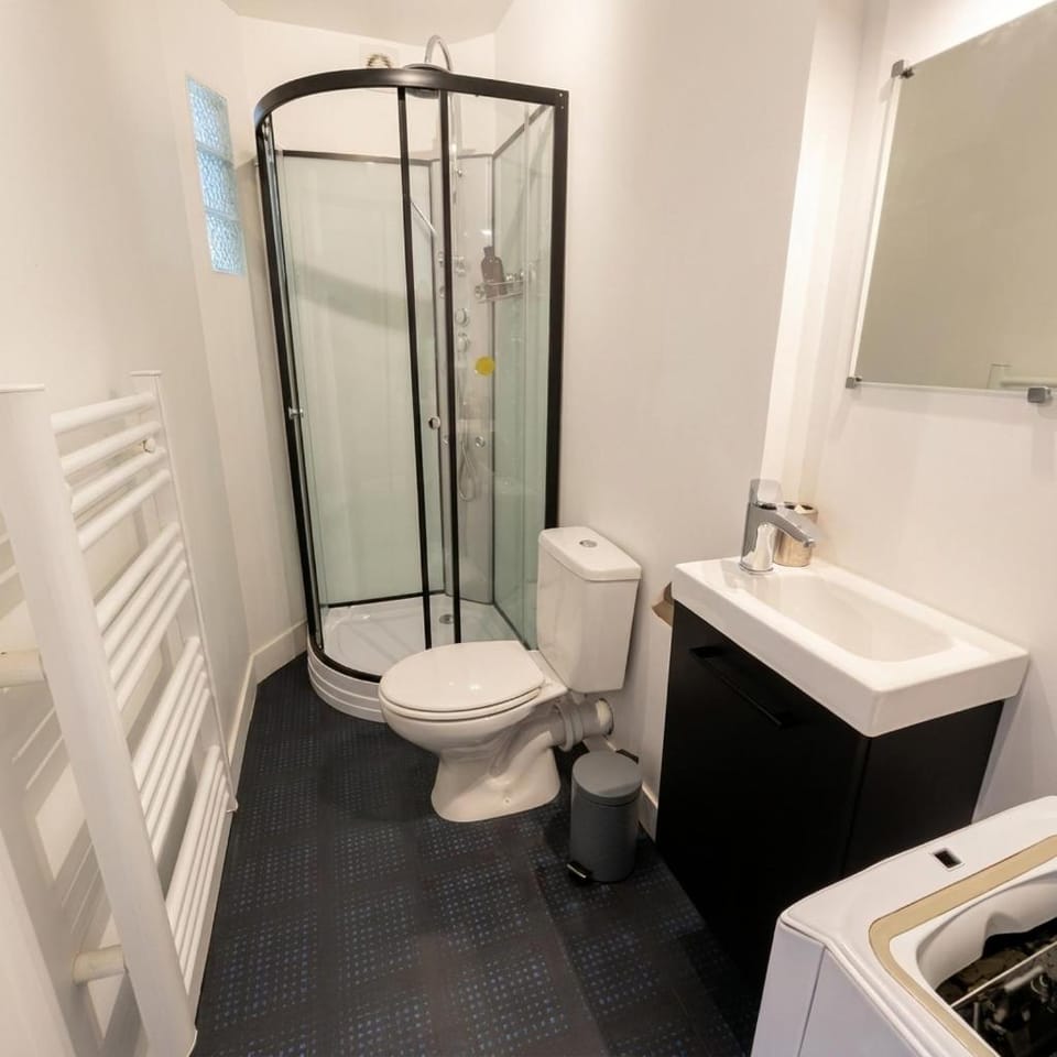 Shower, Toilet, Bathroom