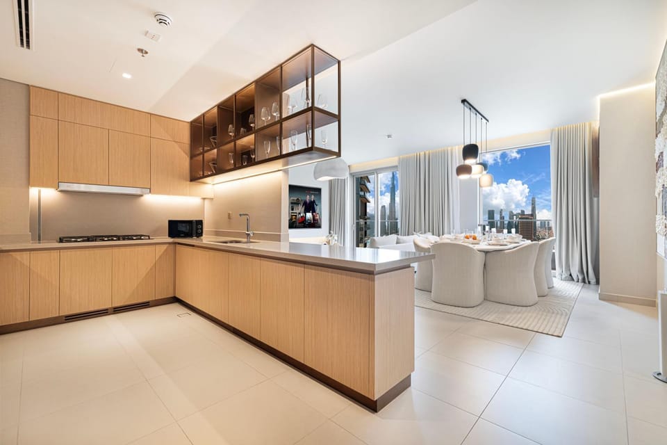 VIDA DUBAI MALL Residences 3Bed Luxury SUITE with MAID, PS5 and direct Dubai Mall Access at Penthouse Floor Apartment in Dubai