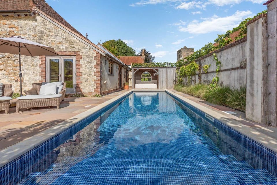 Patio, Pool view, Swimming pool, Swimming pool, sunbed