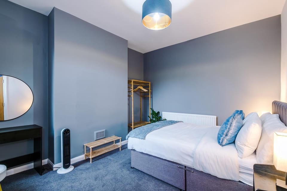 5BR Comfortable Group Stay Whalley Range Apartment in Stretford