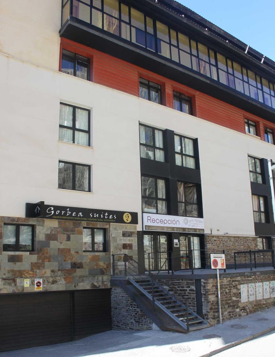Facade/entrance