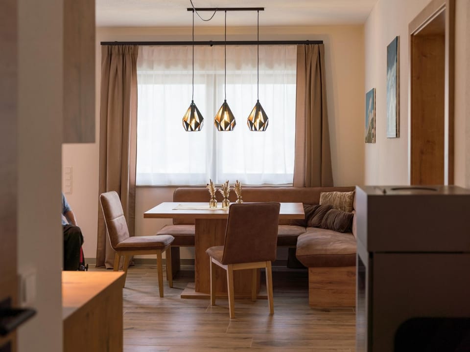 Seating area, Dining area