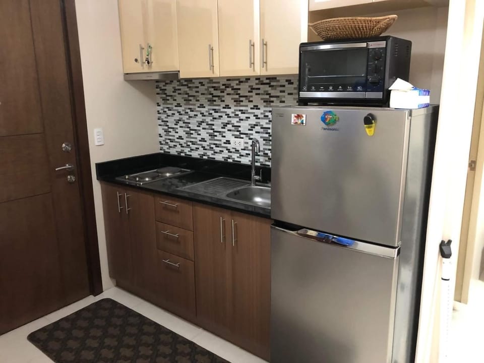 Kitchen or kitchenette, dishwasher