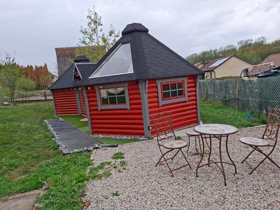 Double kota Chalet in Bourgogne-Franche-Comté