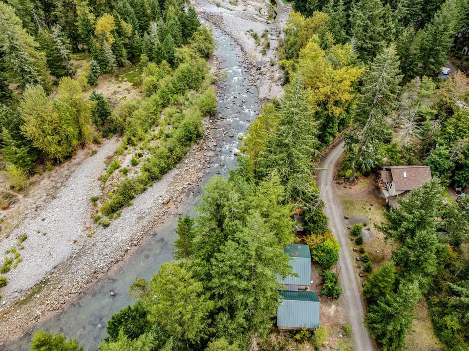 Riversong Retreat Sandy River View Cabin Cabin in Mount Hood Village